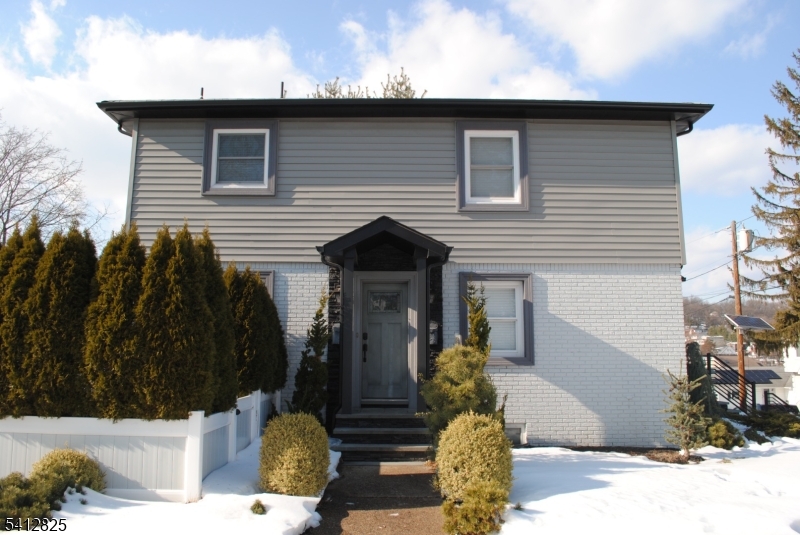51 Anderson Ave Totowa Boro 07512-2163