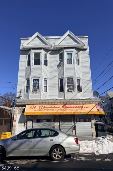 207 Sussex Ave Third Floor unit apartment 4