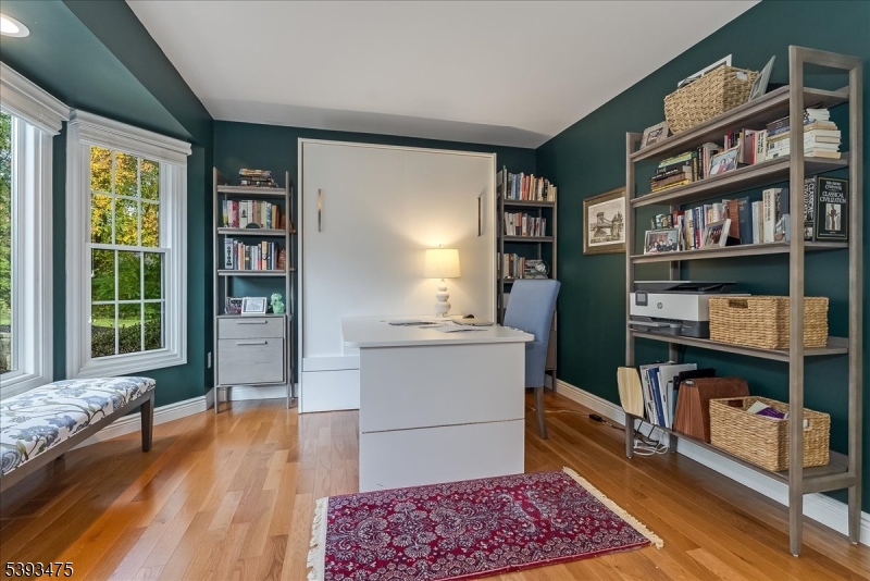 Bedroom //Office