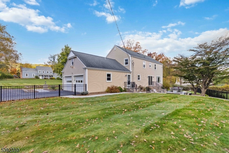 Backyard Beautiful Outdoor Entertaining Space