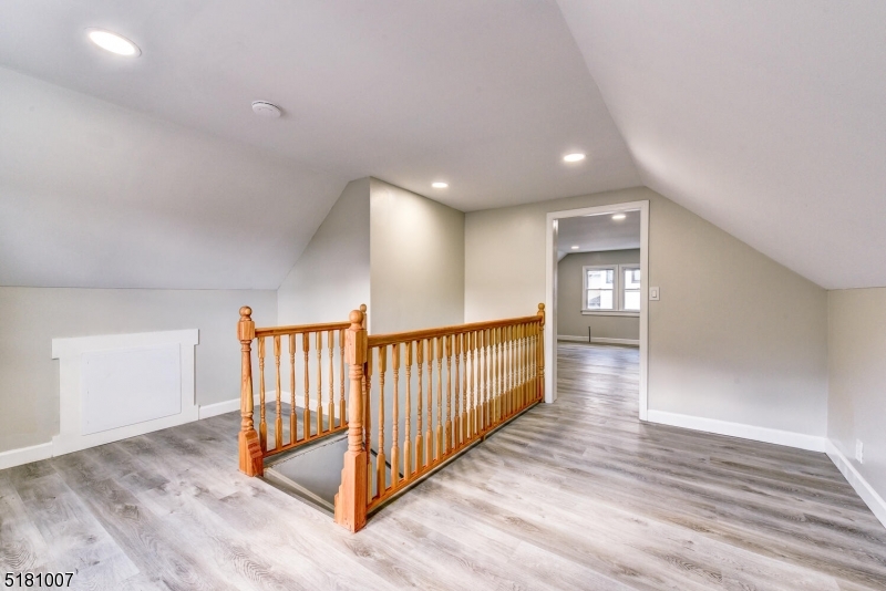 2nd floor art room/office