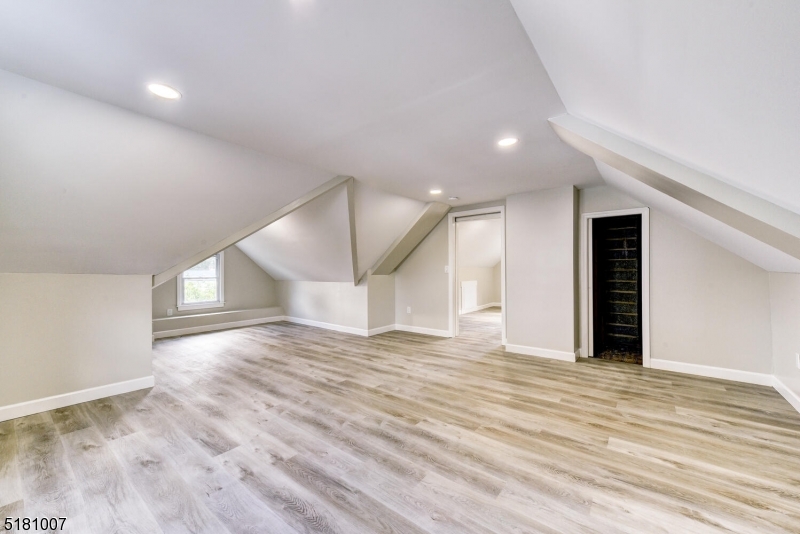 Bedrm 3 w/half walk-in closet 2nd Floor Laminate Flooring