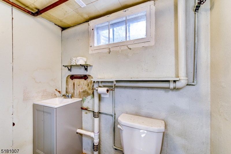 Half Bathroom Basement 1/2 Bathroom