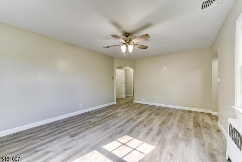 entertainment-size living room