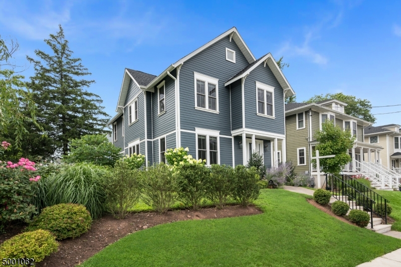 Clean and well maintained. Lovely corner lot.!