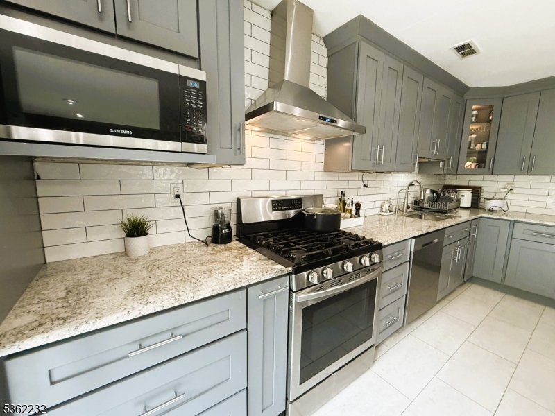 Kitchen with all appliances