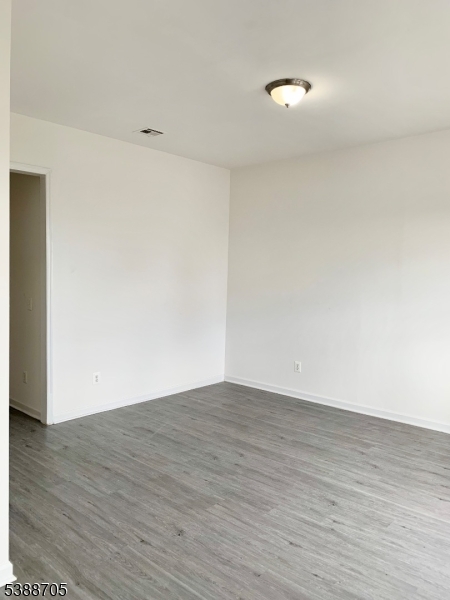 Entrance to livingroom