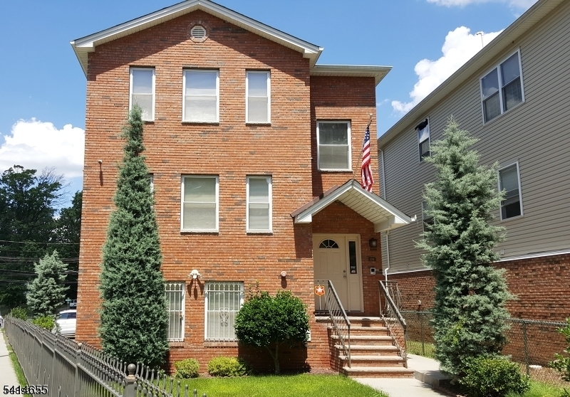 3BD/2BA Twin City Apt