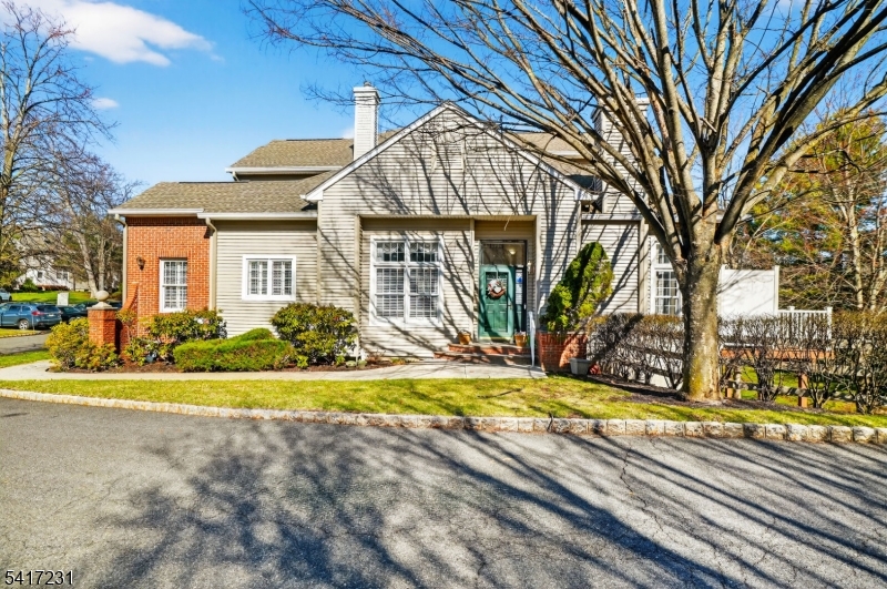 Private cul de sac location