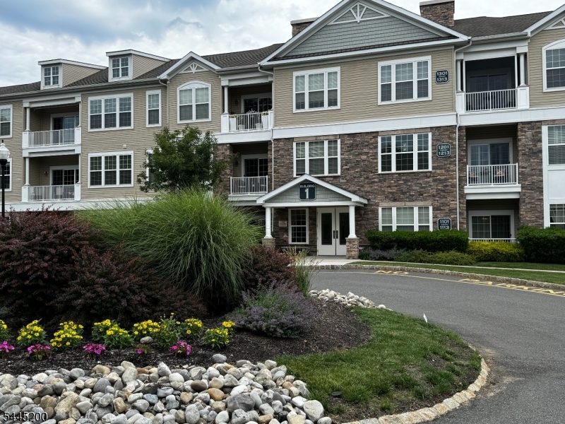 Front View of Bldg 1 Hale Dr