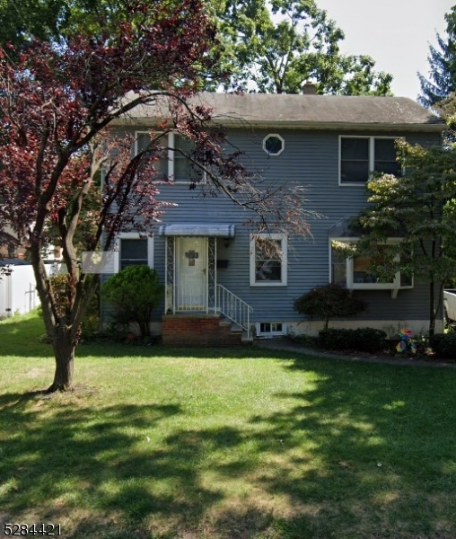 Well maintained 3 bedroom 2 bathroom Colonial in Lions Head Lake Community.