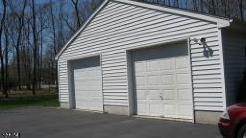 Tandem garage Private 2 car tandem garage