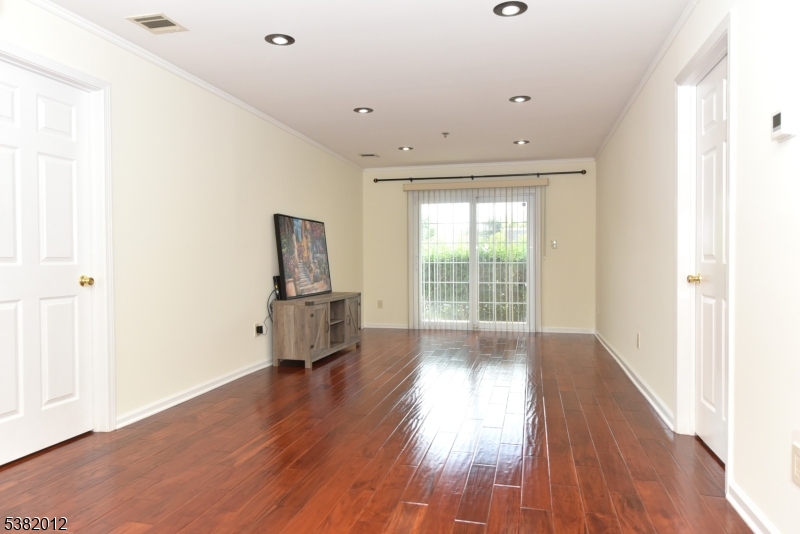 Spcialous Living Room