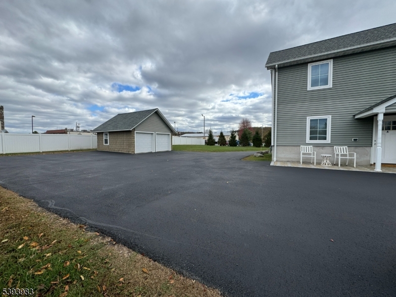 Detached Garage & Parking