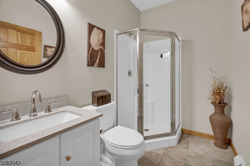 Main Bath 1st Floor