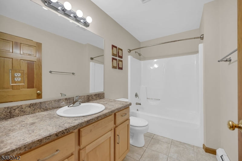 2nd Floor Main Bath