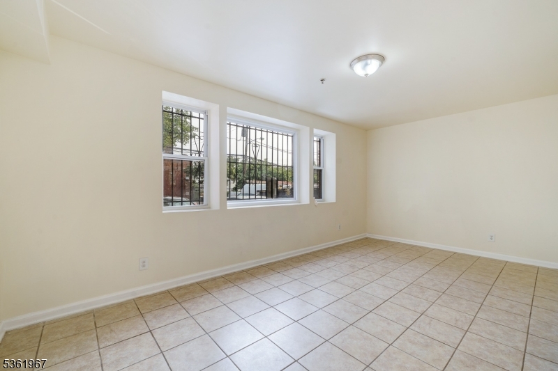 392 New St, Newark NJ