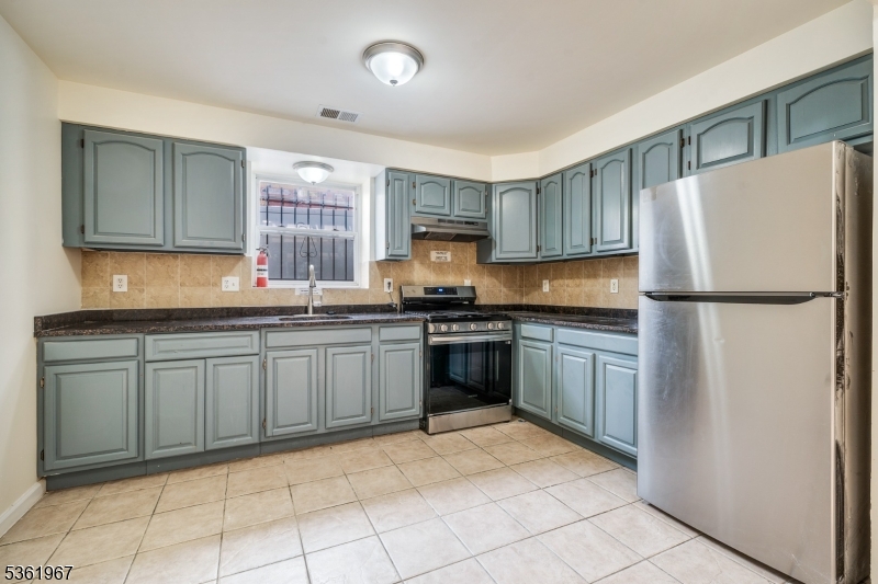 392 New St, Newark NJ