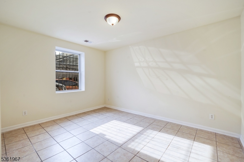 392 New St, Newark NJ