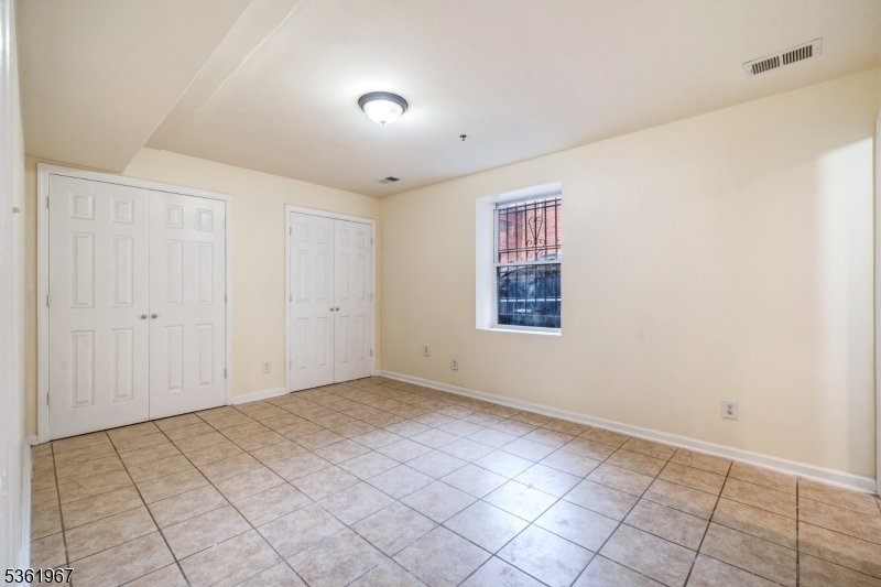 392 New St, Newark NJ