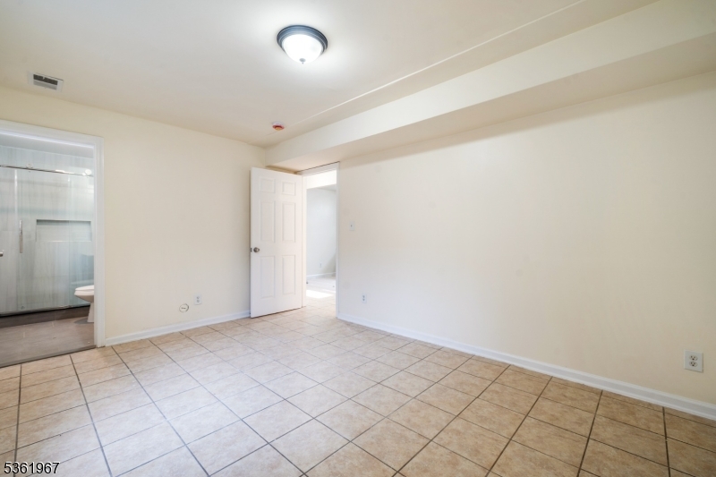 392 New St, Newark NJ