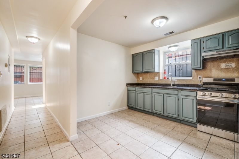 392 New St, Newark NJ