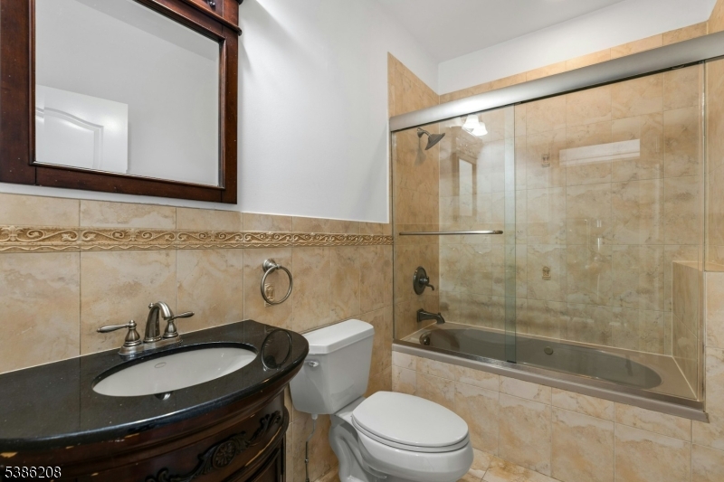 Full Bathroom 2
