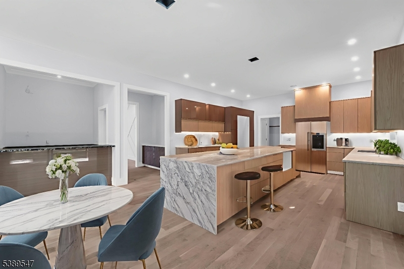 Chef's Modern Eat-in Kitchen