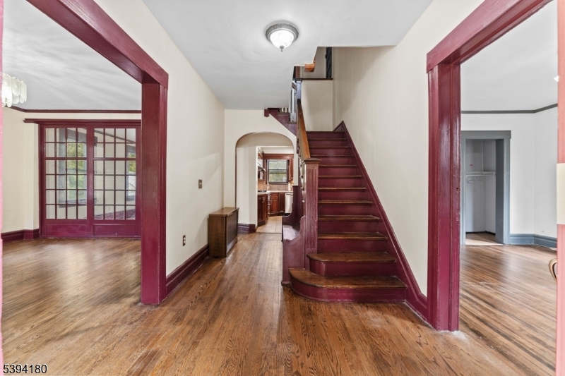 Foyer Newly refinished hardwood floors- throughout.