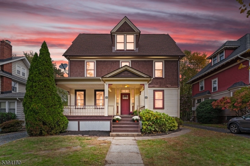 Front View Welcome to 205 Garfield Place. (Digitally removed front tree)