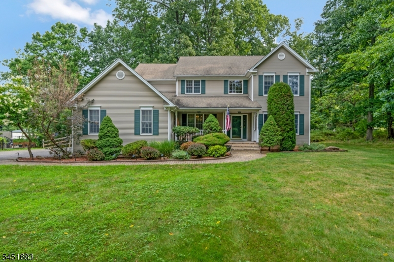 desirable Mountaintop neighborhood