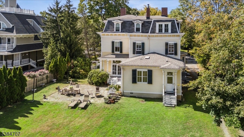 Aerial View / Backyard