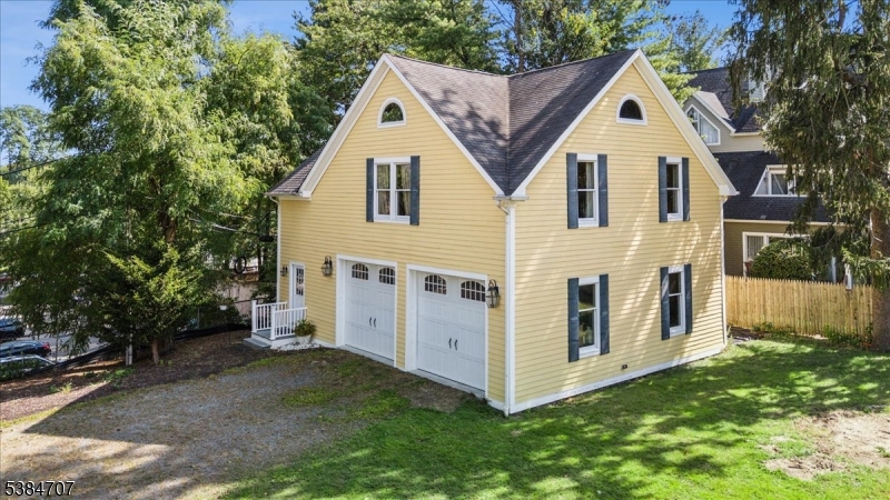 Carriage House/ 2-Car Garage