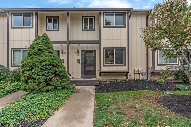 Front Beautifully maintained townhome