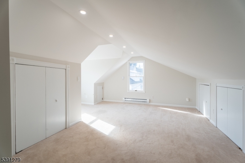 Master Bedroom (Loft)