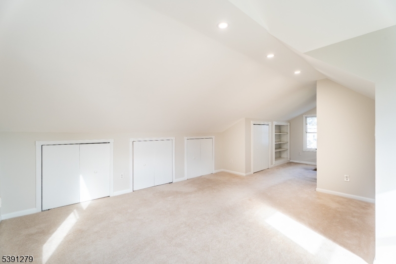 Master Bedroom (Loft)