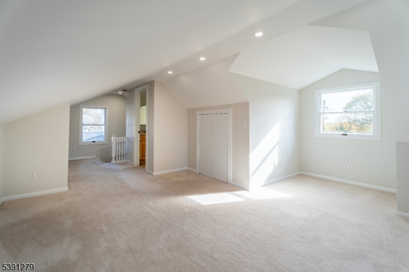 Master Bedroom (Loft)