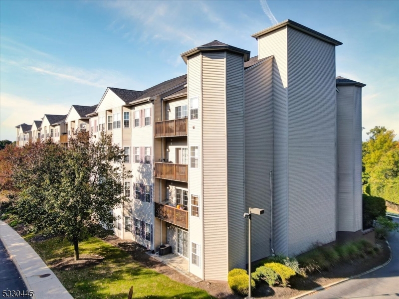 OPEN BALCONIES WITH STUNNING MOUNTAIN VIEWS