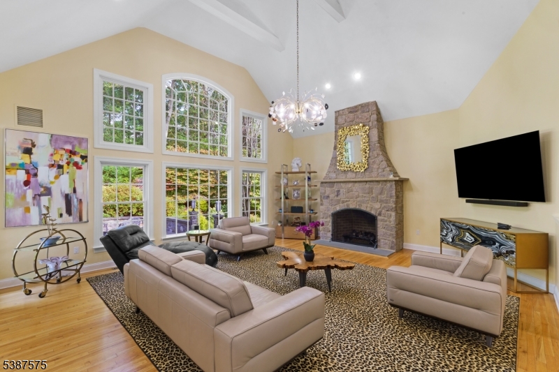great room w gas fireplace