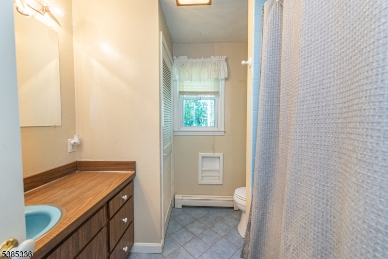1st Floor Bath