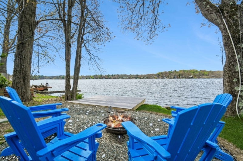 Lakefront Living