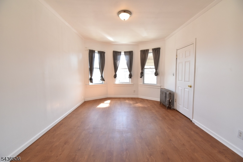 Living Room Pictures prior to current tenant.
