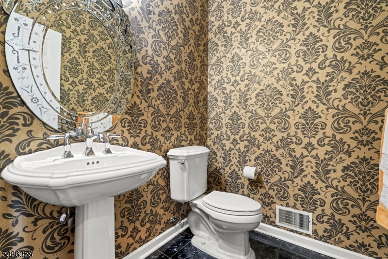 1st Floor Bath