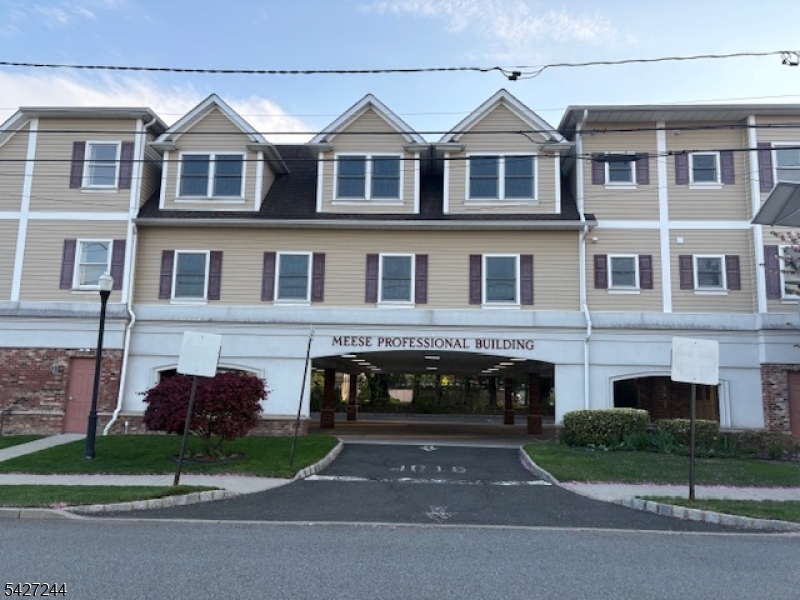 WELL MAINTAINED PROFESSIONAL WELL MAINTAINED PROFESSIONAL COMPLEX