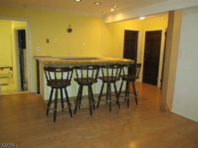 Bar Den