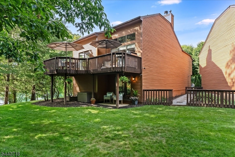 PREMIER LOCATION WITH WATER VIEWS! Fully renovated, 3 bedroom, 3 bath, Ashley 2 (biggest model) detached townhome!