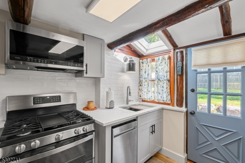 Quartz Counters