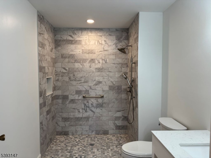 Primary Bath Handicap-Accessible
