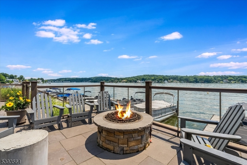 Lakefront firepit