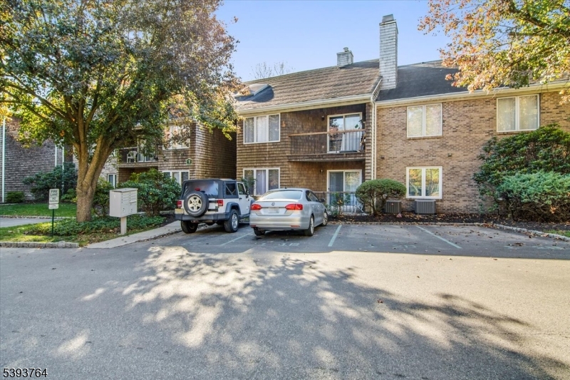 BUILDING 1 Right across from the tennis courts, this building location is quiet and private.